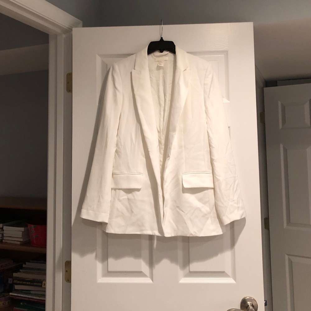 Stylish white blazer!